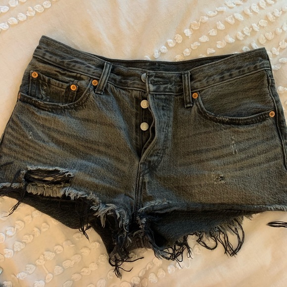 Levi’s 501 shorts in Trashed Black - Picture 2 of 3